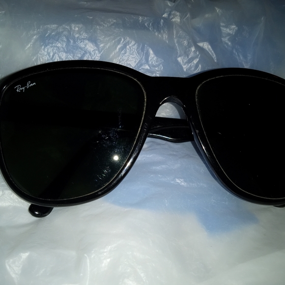 Ray-Ban Sunglasses - Picture 1 of 8